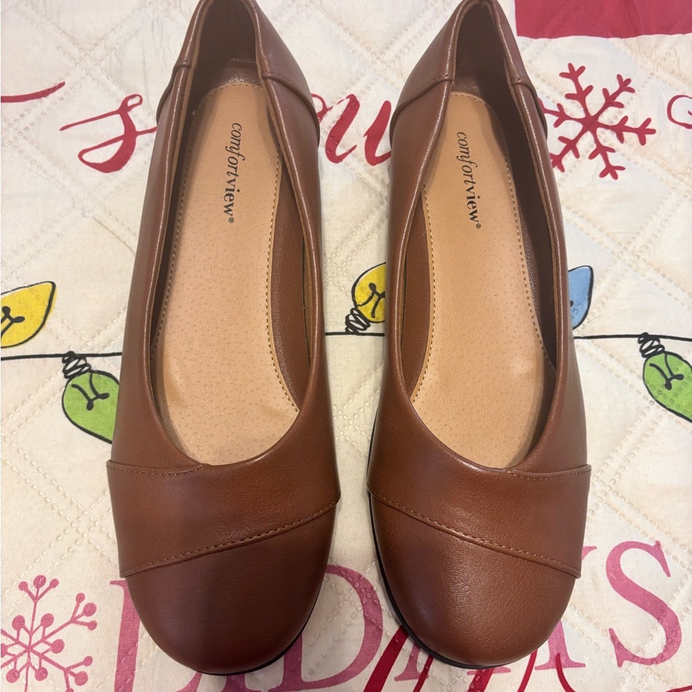 Comfortview Women's Tan Loafers - Picture 1 of 7